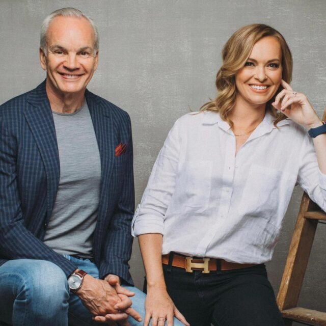 Dentro de £ 4.000 Swinger Bootcamps, onde os convidados visitam ruínas durante o dia antes de 26 pessoas Orgies e retiros lésbicos
