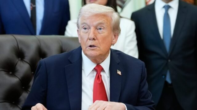 Ex-assessor de campanha de Trump fala sobre acordo de US$ 230 milhões do DOJ
