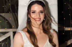 Mamãe morre em um elevador de 7 andares, enquanto o marido tentava desesperadamente premiar portas abertas de fora antes do elevador cair Mamãe morre em um elevador de 7 andares, enquanto o marido tentava desesperadamente premiar portas abertas de fora antes do elevador cair