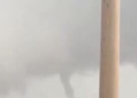 Momento aterrorizante TORNADO atinge a costa espanhola de férias enquanto a tempestade Alice traz inundações e evacuações horríveis Momento aterrorizante TORNADO atinge a costa espanhola de férias enquanto a tempestade Alice traz inundações e evacuações horríveis
