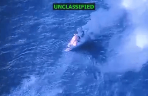 Momento deslumbrante dos EUA, Narco-boat, carregado de drogas, acelerando a água matando 4 na costa da Venezuela Momento deslumbrante dos EUA, Narco-boat, carregado de drogas, acelerando a água matando 4 na costa da Venezuela
