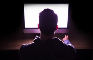 O que significa estar cronicamente online? O que significa estar cronicamente online?