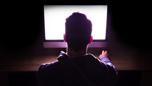 O que significa estar cronicamente online?
