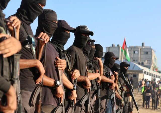 Os-carnicais-do-Hamas-ainda-se-agarram-aos-corpos-de.jpg Os carniçais do Hamas ainda se agarram aos corpos de reféns israelenses enquanto Gaza está “à beira da guerra civil”, com terroristas matando rivais