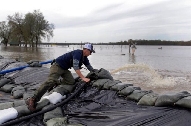 Os-democratas-moderados-deveriam-rejeitar-o-socialismo-e-adotar-um.jpg Os democratas moderados deveriam rejeitar o socialismo e adotar um projeto de lei sobre GI para todos