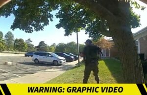 Os policiais retiram o atirador que atirou Os policiais retiram o atirador que atirou