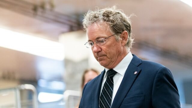 Rand Paul: Trump pode ver “o inferno desabrochar” com maior envolvimento na Ucrânia e Venezuela
