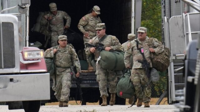 Tribunal de apelações restaura o controle de Trump sobre a Guarda Nacional em Illinois, mas bloqueia a implantação
