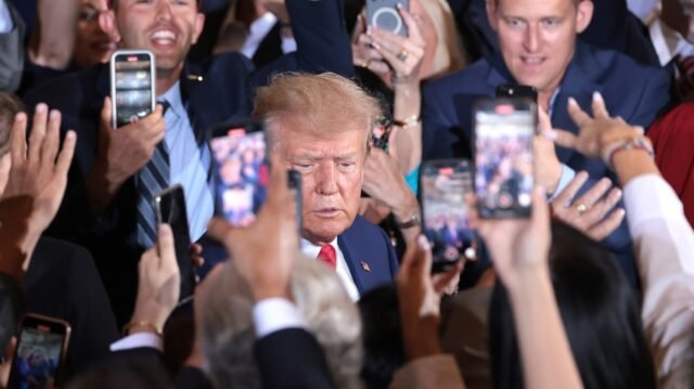 Trump considera nomear salão de baile da Casa Branca com seu próprio nome
