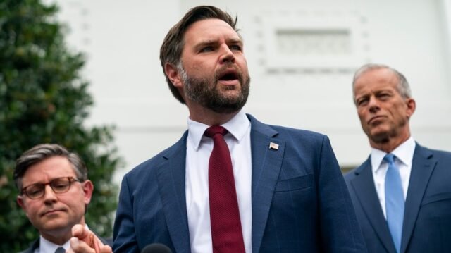 Vance-diz-que-Pritzker-deveria-‘sofrer-algumas-consequencias-por-lidar.jpg Vance diz que Pritzker deveria ‘sofrer algumas consequências’ por lidar com o crime de Chicago