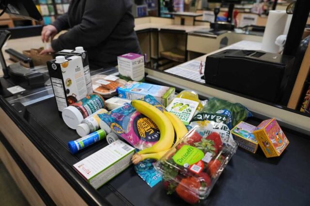 A Suprema Corte dos EUA estende sua ordem de bloqueio de pagamentos SNAP integrais: NPR
