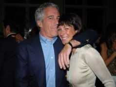 A advogada de Ghislaine Maxwell diz que funcionários de sua prisão foram demitidos após vazamento de e-mail A advogada de Ghislaine Maxwell diz que funcionários de sua prisão foram demitidos após vazamento de e-mail