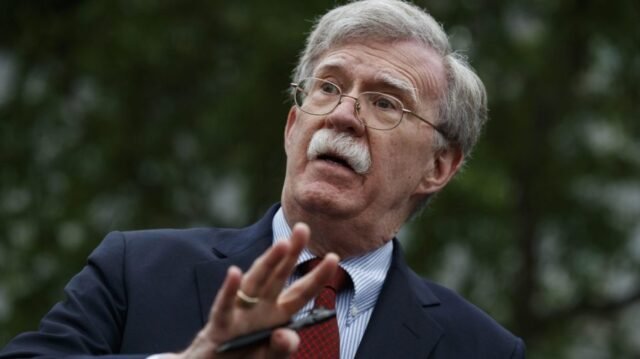 Bolton-Emocao-de-ataques-no-Caribe-nao-derrubara-Maduro.jpg Bolton: 'Emoção' de ataques no Caribe não derrubará Maduro