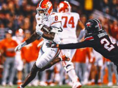 Clemson perturba o número 19 de Louisville, apesar do punt snap fracassado e da posição na linha do gol Clemson perturba o número 19 de Louisville, apesar do punt snap fracassado e da posição na linha do gol