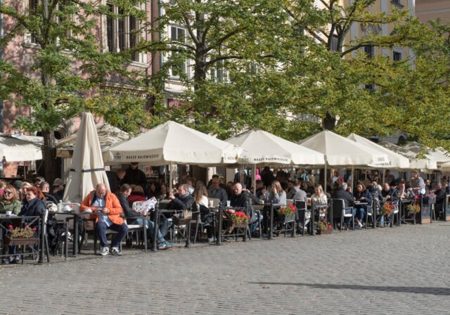 Como os britânicos estão migrando para a Polônia em busca de uma vida melhor e para escapar do desemprego
