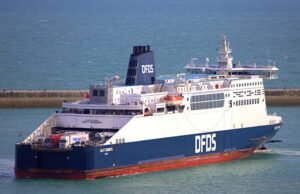 Crianças saíram gritando enquanto ‘pornografia hardcore’ era exibida na TV para famílias horrorizadas no salão da balsa voltando para o Reino Unido Crianças saíram gritando enquanto 'pornografia hardcore' era exibida na TV para famílias horrorizadas no salão da balsa voltando para o Reino Unido