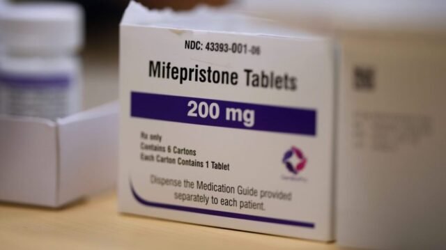 Democratas do Senado exigem respostas sobre a revisão da pílula abortiva da FDA
