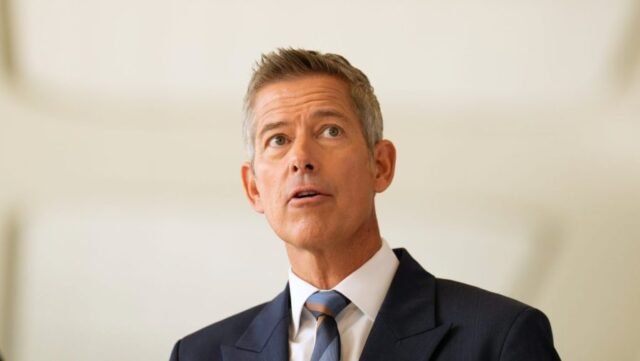 Duffy: Os cortes de voos terminarão “somente quando os dados disserem que devemos”
