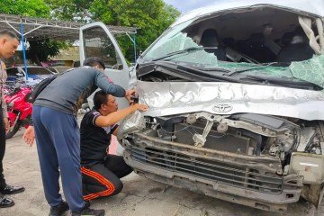 Familia-do-motorista-de-onibus-se-manifesta-depois-que-um.jpg Família do motorista de ônibus se manifesta depois que um ônibus de dois andares atropelou um abrigo 'sem frear', matando 3 pessoas em Estocolmo