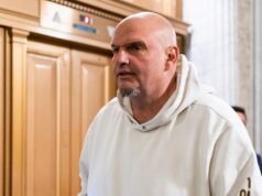 Fetterman sofre ferimentos no rosto após queda e é hospitalizado Fetterman sofre ferimentos no rosto após queda e é hospitalizado