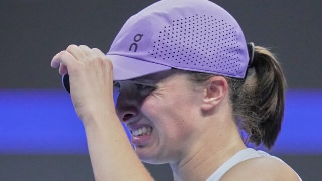 Finais WTA: Iga Swiatek eliminada por Amanda Anisimova, que se junta a Elena Rybakina nas semifinais | Notícias sobre tênis
