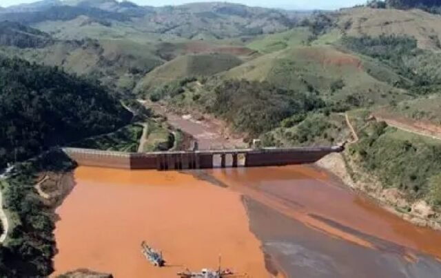 Mineradora-e-responsavel-pelo-rompimento-de-barragem-no-Brasil-—.jpg Mineradora é responsável pelo rompimento de barragem no Brasil — MercoPress
