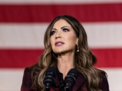 Noem anuncia bônus de US$ 10 mil para alguns funcionários da TSA após paralisação Noem anuncia bônus de US$ 10 mil para alguns funcionários da TSA após paralisação