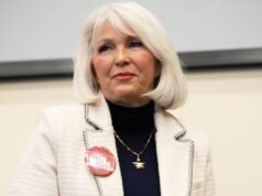 O administrador de Trump pretende transferir a secretária eleitoral condenada Tina Peters para custódia federal O administrador de Trump pretende transferir a secretária eleitoral condenada Tina Peters para custódia federal