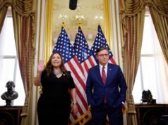 O escândalo de Epstein está crescendo como uma bola de neve O escândalo de Epstein está crescendo como uma bola de neve