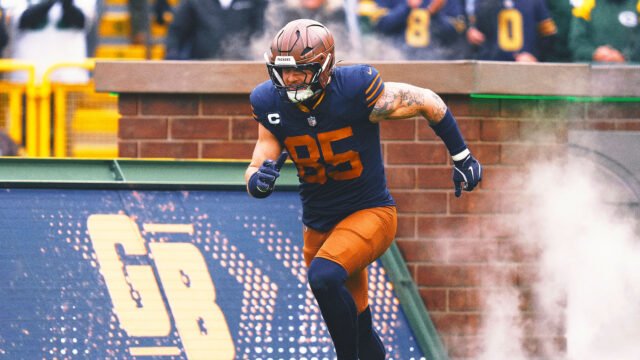 Packers-Star-TE-Tucker-Kraft-eliminado-com-lesao-no-joelho.jpg Packers Star TE Tucker Kraft eliminado com lesão no joelho vs.