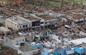 Pelo menos 6 mortos quando tornado mortal atinge cidade brasileira – MercoPress Pelo menos 6 mortos quando tornado mortal atinge cidade brasileira – MercoPress