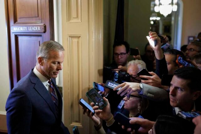 Senado aprova legislação que encerra a paralisação, enviando projeto de lei à Câmara para votação: NPR
