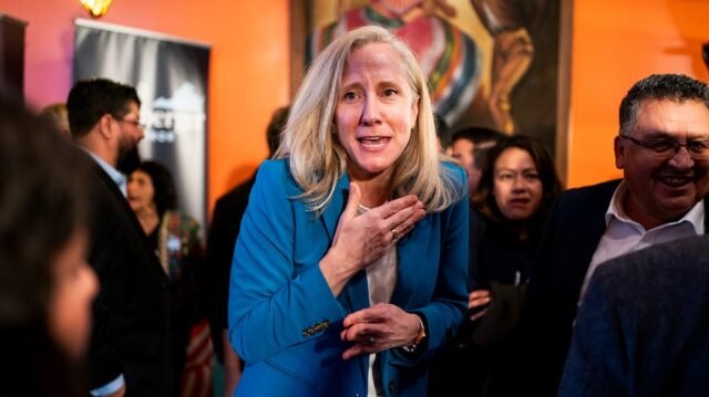 Spanberger vence corrida para governador da Virgínia
