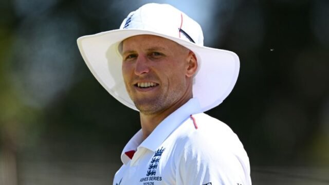 The-Ashes-Sera-que-a-Inglaterra-escolhera-um-ataque-em.jpg The Ashes: Será que a Inglaterra escolherá um ataque em ritmo acelerado contra a Austrália depois que Shoaib Bashir tiver dificuldades no aquecimento? | Notícias de críquete