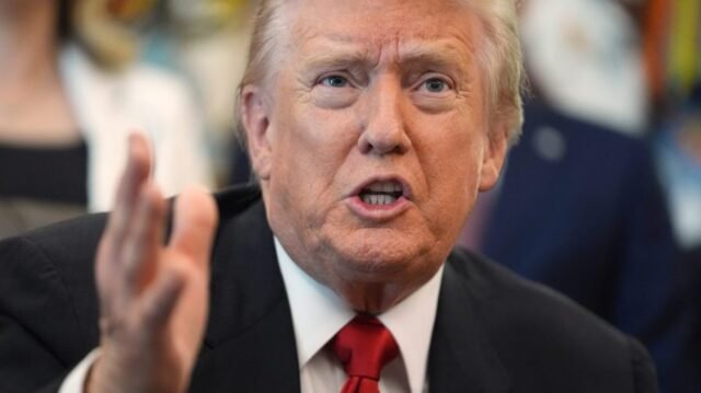 Trump se irrita com a 'acessibilidade' no centro das atenções 
